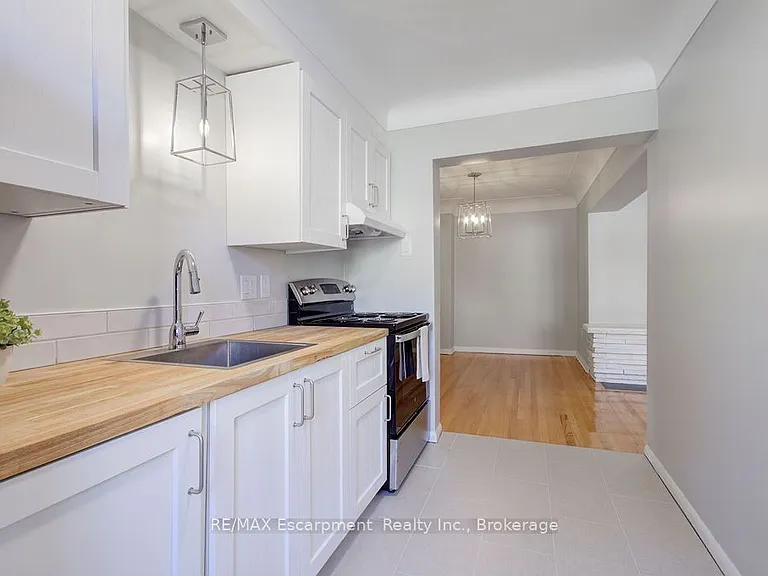830 Robinson St #102 — Photo 10