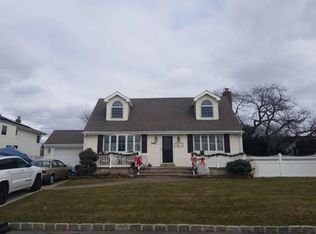 340 Lido Pkwy, Lindenhurst, NY 11757