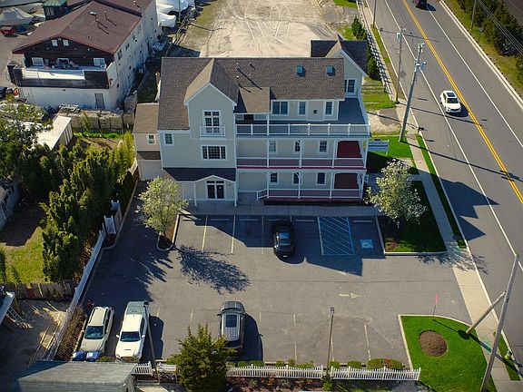 3rd image of 110 E Maryland Ave