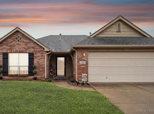 2006 W J St, Jenks, OK 74037