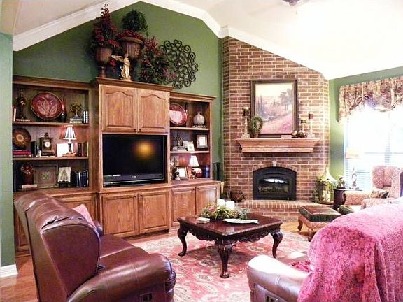 Open Great Room; Crnr F/P