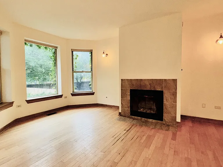 6128 S Kenwood Ave — Photo 2