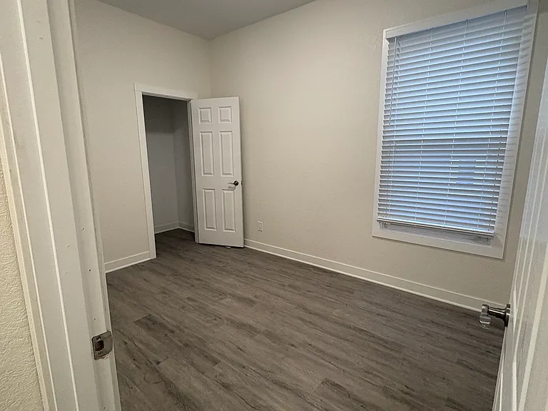 400 E Meinecke Ave #402 — Photo 5