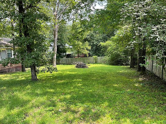 2nd image of 102 Canterbury Cir