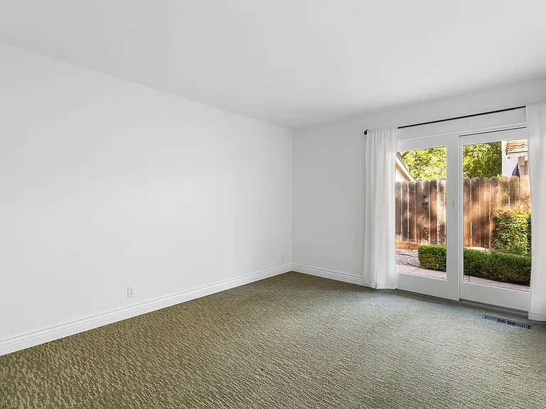 648 Tunbridge Rd — Photo 18