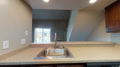 Sunny, modern, 1 Bedroom Loft in a prime location! High ceilings, dining room & double closets! a... — Photo 2