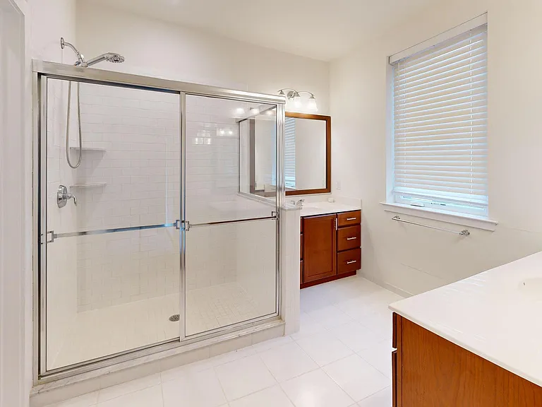 909 Lakeview Ct #909 — Photo 10