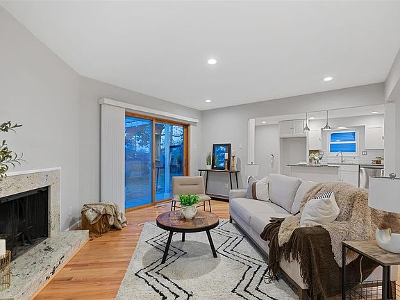4th image of 1439 Orchard Lakes Dr