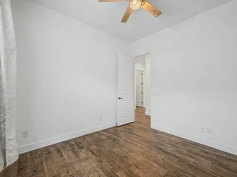 13103 N 174th Dr — Photo 37