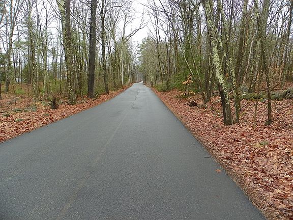 3rd image of 24 Old County Rd