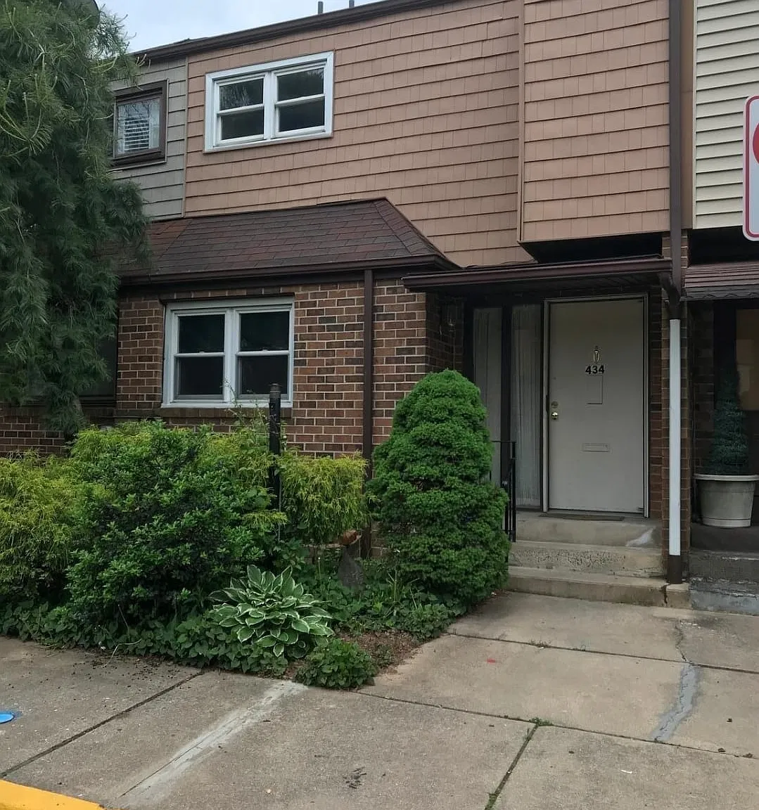 3 bed, 1307 sqft, $1,750 — Photo 1