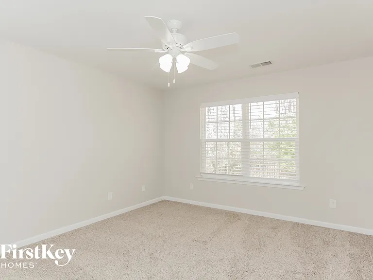 1057 McLaren Dr — Photo 12