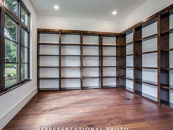 3rd image of 10 Mimosa Dr