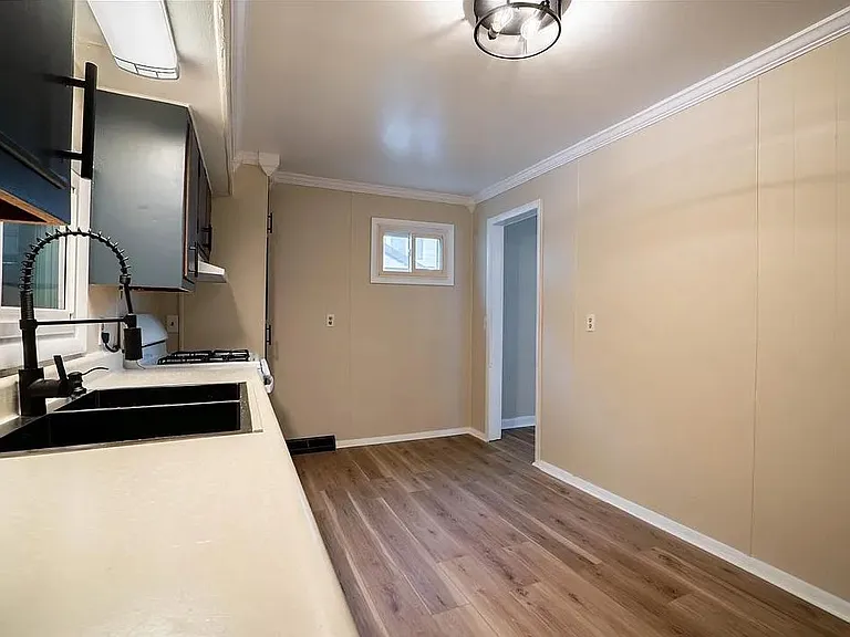 327 William St — Photo 4
