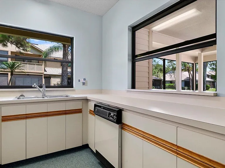 6111 SE Georgetown Pl — Photo 32