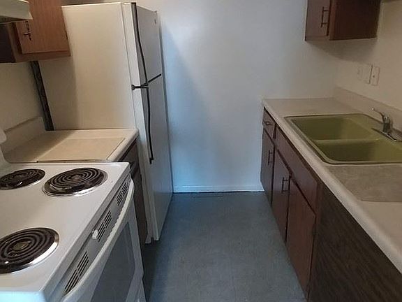 5th image of 1038 Cherry Dr APT 1
