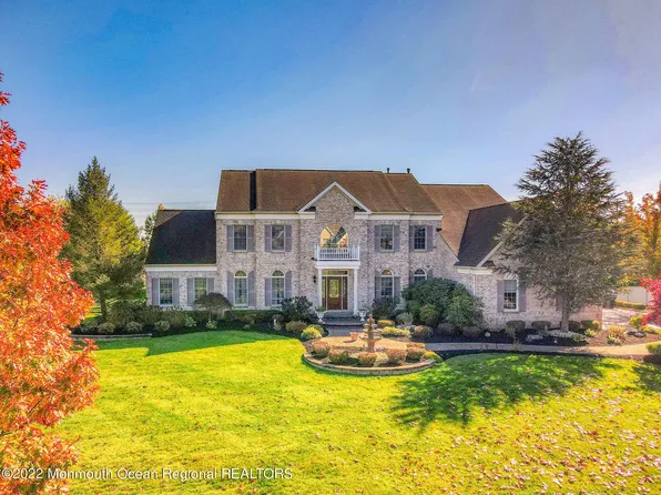 12 Equinox Ln, Freehold, NJ 07728