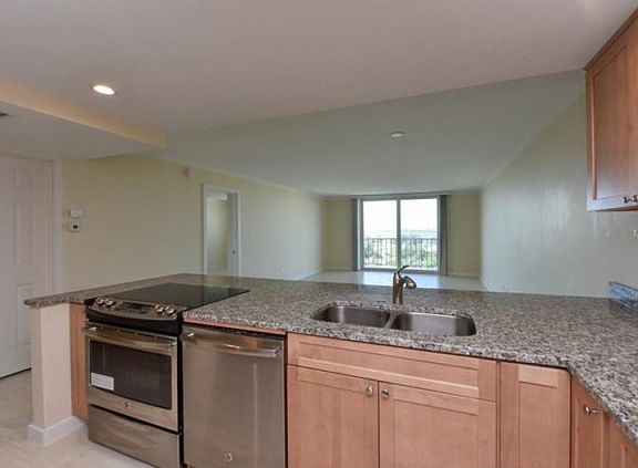 5th image of 101 S Gulfstream Ave Unit 9G