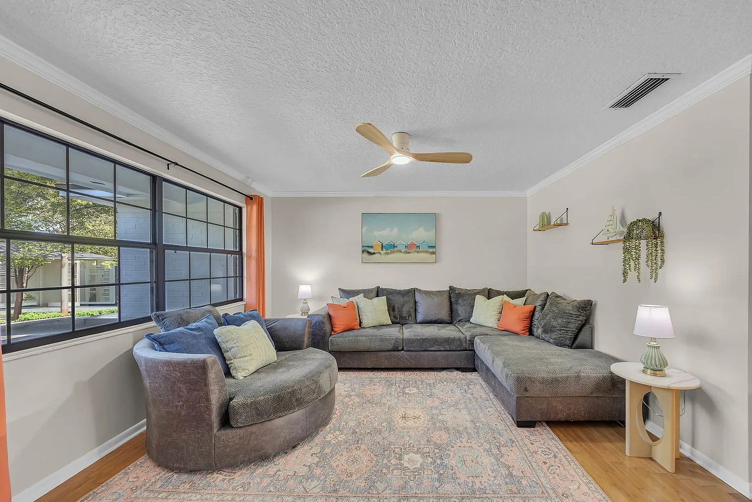 4 bed, 2.0 bath, 1646 sqft, $12,219 — Photo 1