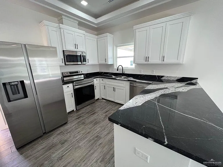 1417 Hibiscus Ave #4 — Photo 3
