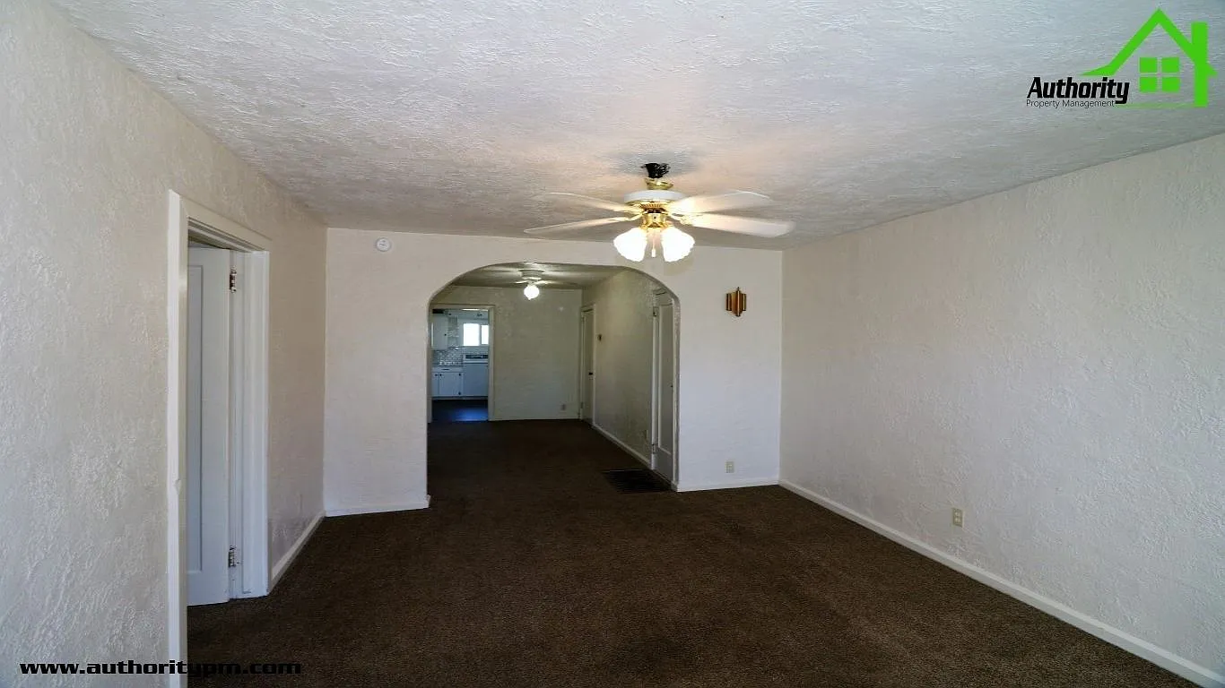 2 bed, 1.0 bath, 1100 sqft, $1,195 — Photo 2