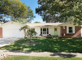 904 Parma Dr, Ballwin, MO 63021