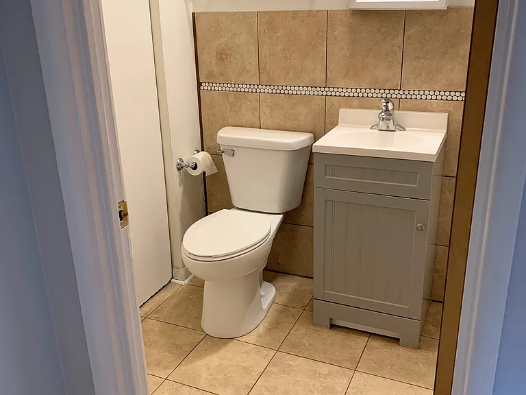 64 E Fullerton Ave #B — Photo 16