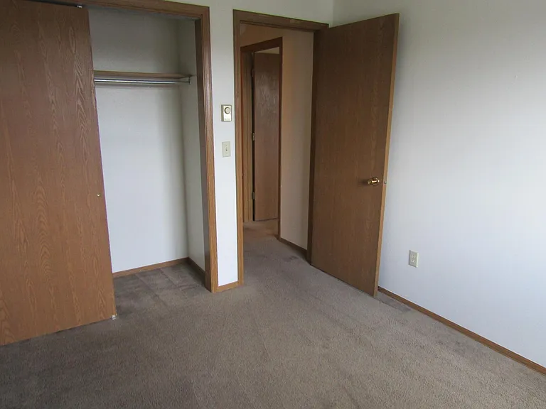 2424 University Ln — Photo 5
