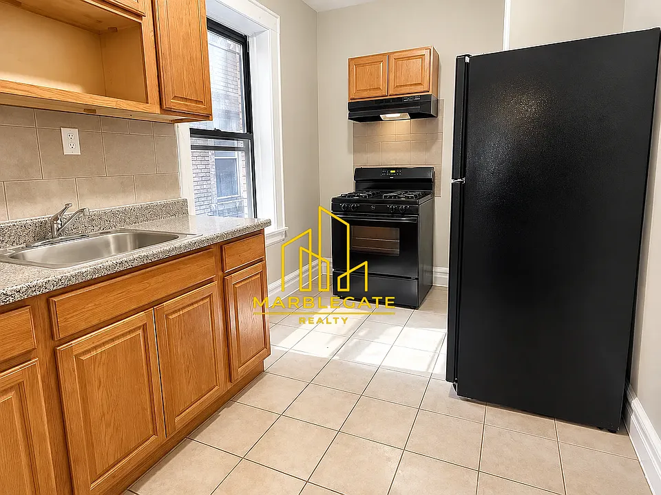 210 Roseville Ave #B33