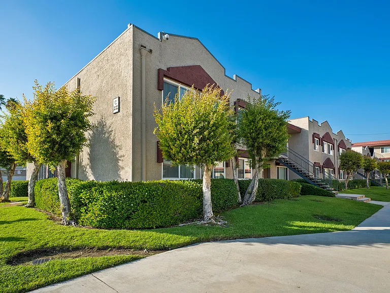 Azusa Gardens Apartments — Photo 2