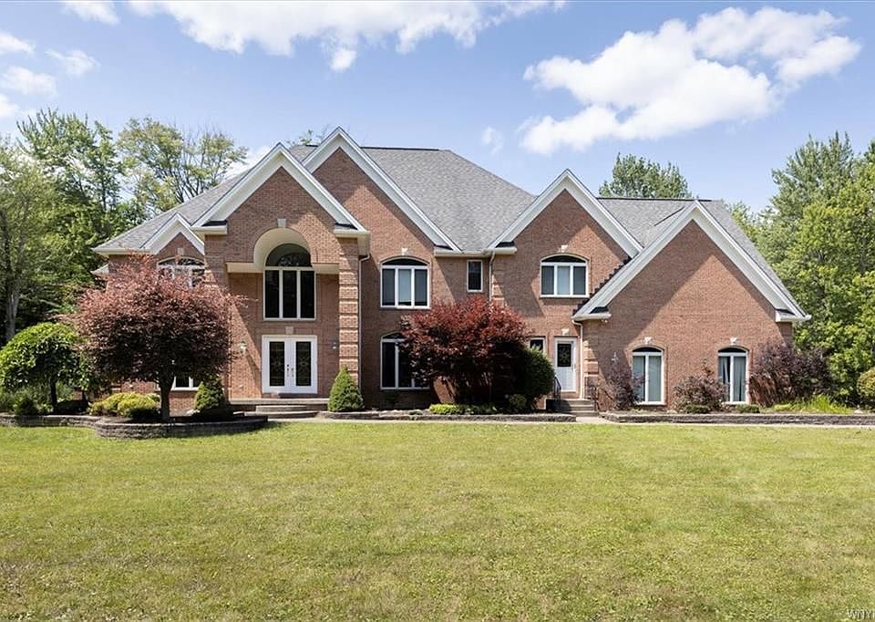 1st image of 8 Willowbrook Dr