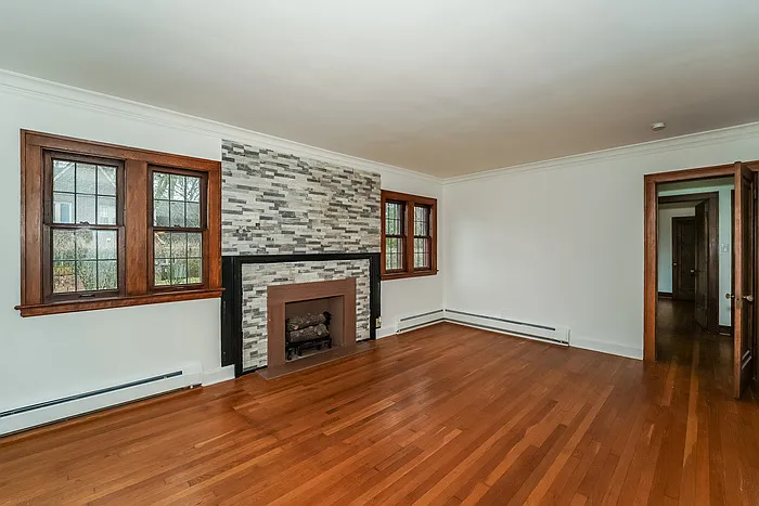 4012 Hudson Dr — Photo 2