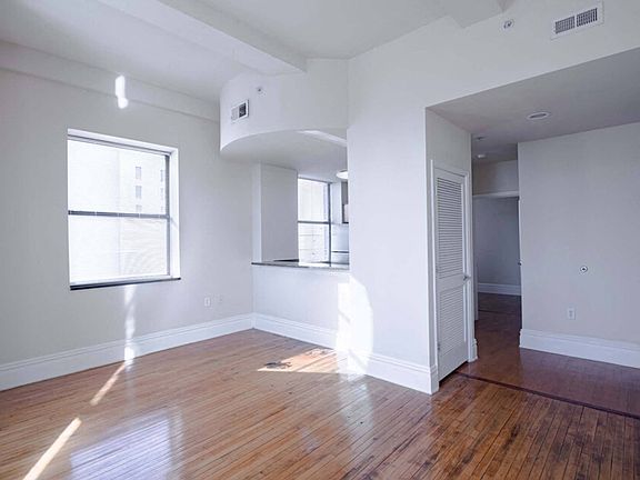 4th image of 1001 E Main St APT 4E