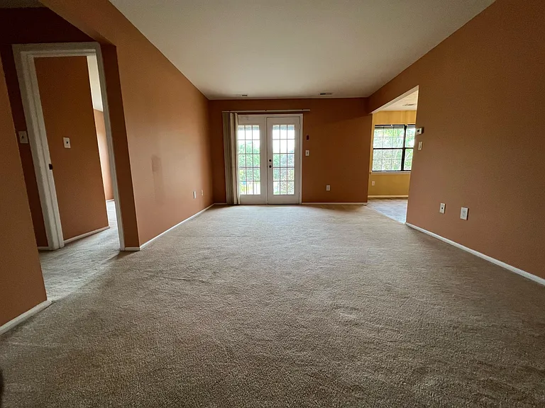 1811 Green Hollow Dr — Photo 11