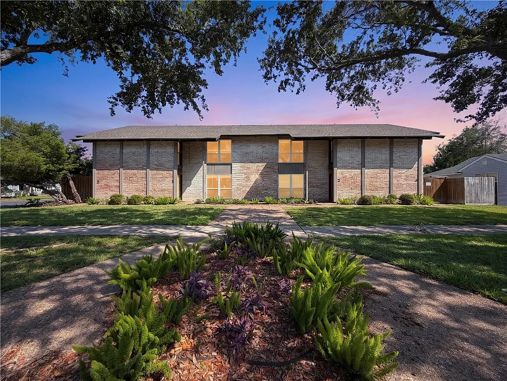 Building Photo - 2905 Santa Fe St #4