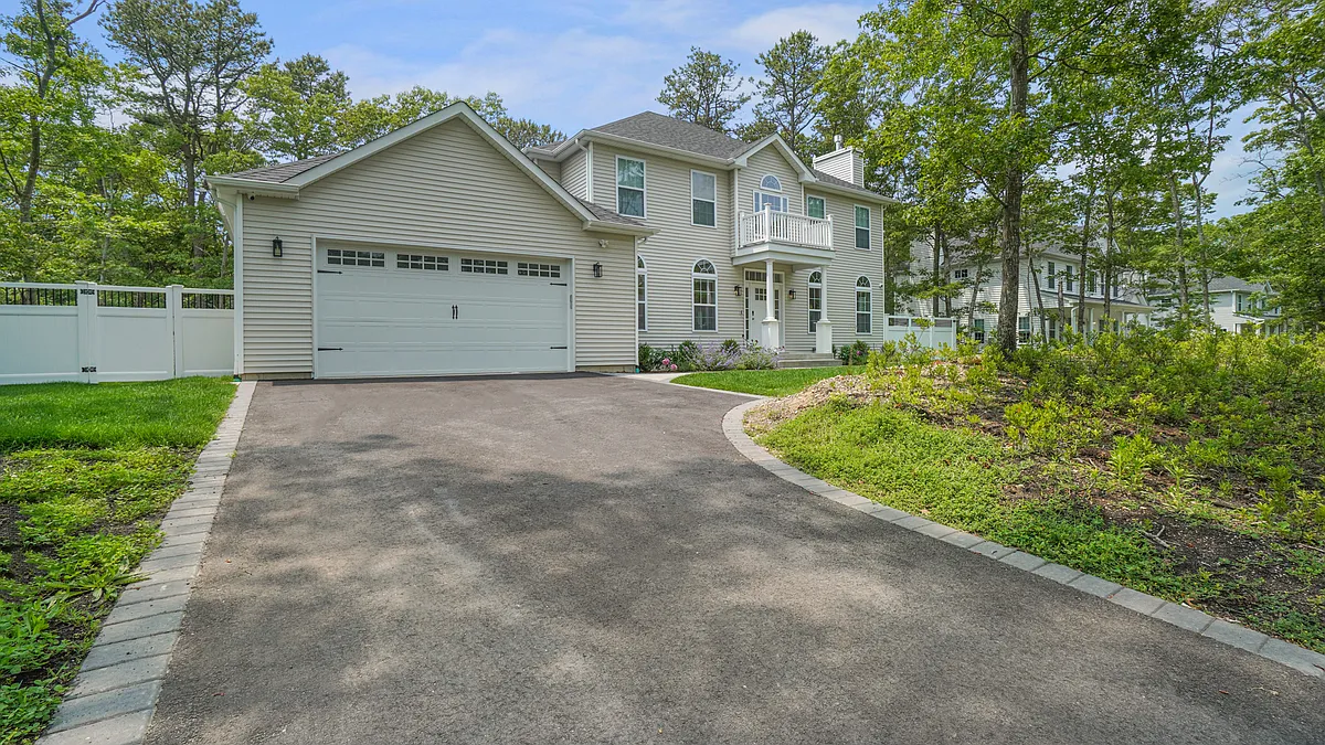 Building Photo - 9 Greenway Ct