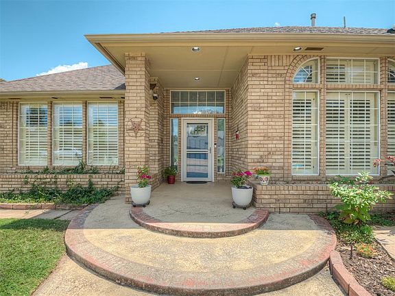 5th image of 8024 NW 100th St