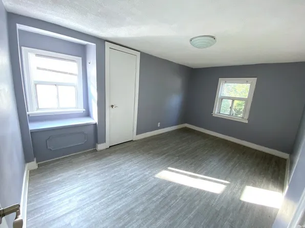 485 Fennell Ave E #3, Hamilton, ON L8V 1S8