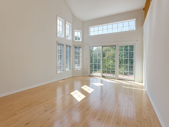 2nd image of 980 N Glenview Ct