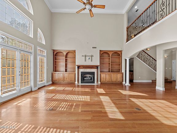 5th image of 1424 Wesleyan St