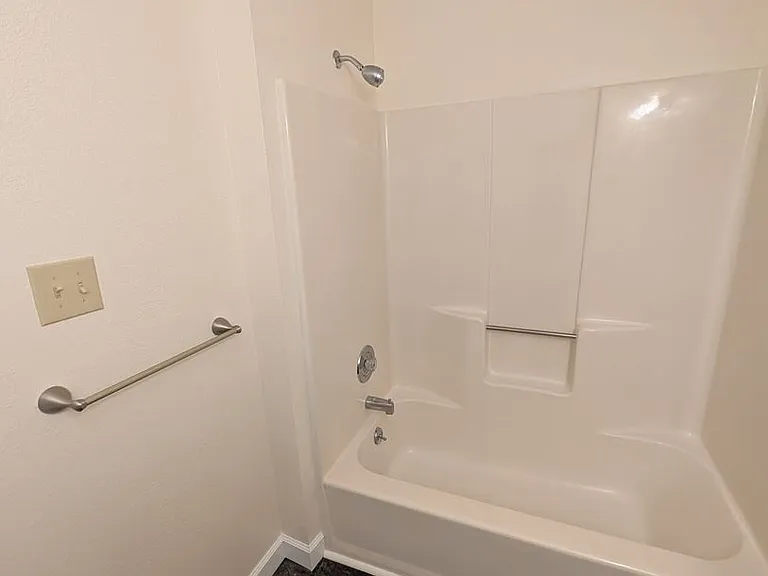 100 E Green Meadows Rd #9 — Photo 9