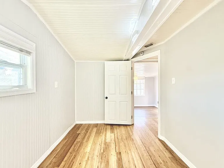713 Smith St — Photo 39