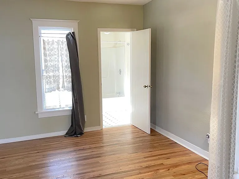 1405 E Washington St — Photo 13