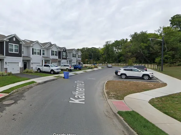 8 Peregrine Way, Burlington, NJ 08016