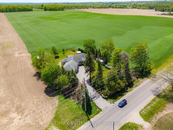 2569 Lockhart Rd, Innisfil, ON L9S 3G2