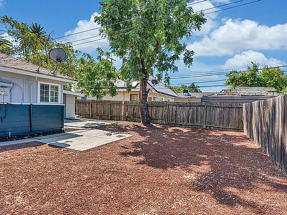 2nd image of 2238 Oakmont St