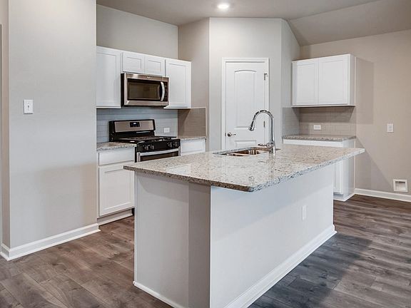 5th image of 8122 Caden Ln