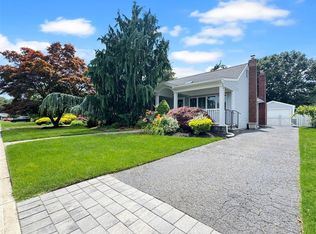 732 Barkley Ave, East Meadow, NY 11554