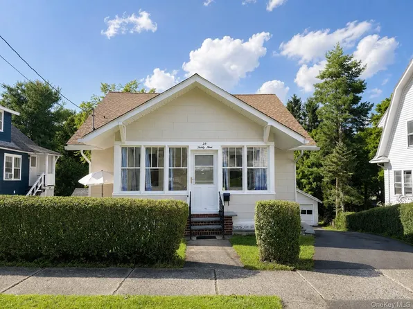 39 California Avenue, Middletown, NY 10940