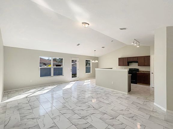 5th image of 1004 Puget Ln #8